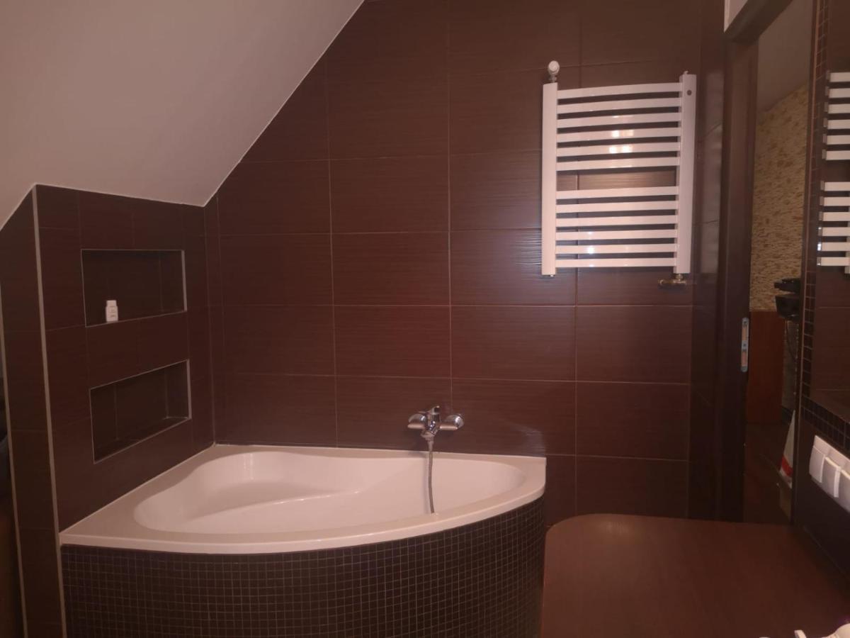 Apartamenty LENA 16 TWOJE poddasze Racibórz Exterior foto